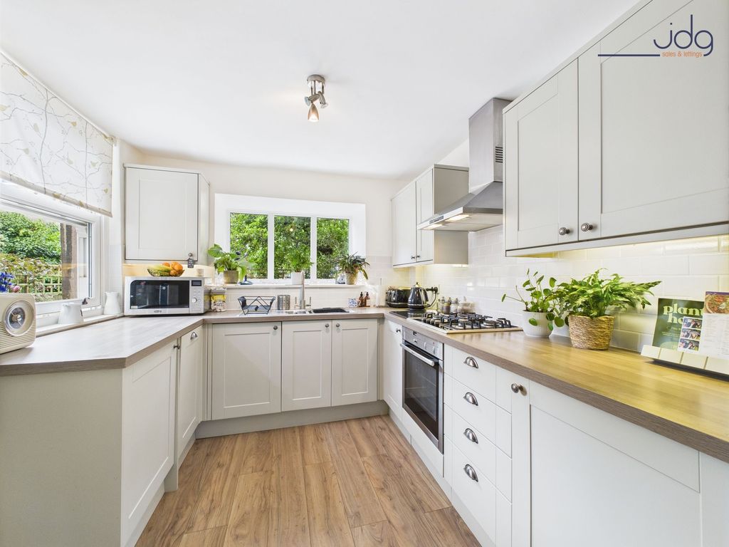 Property photo 3 of 13 Kitchen