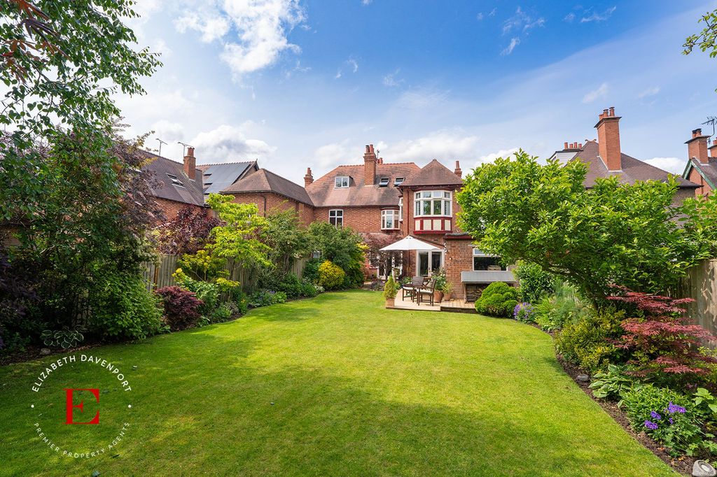 Property photo 2 of 27