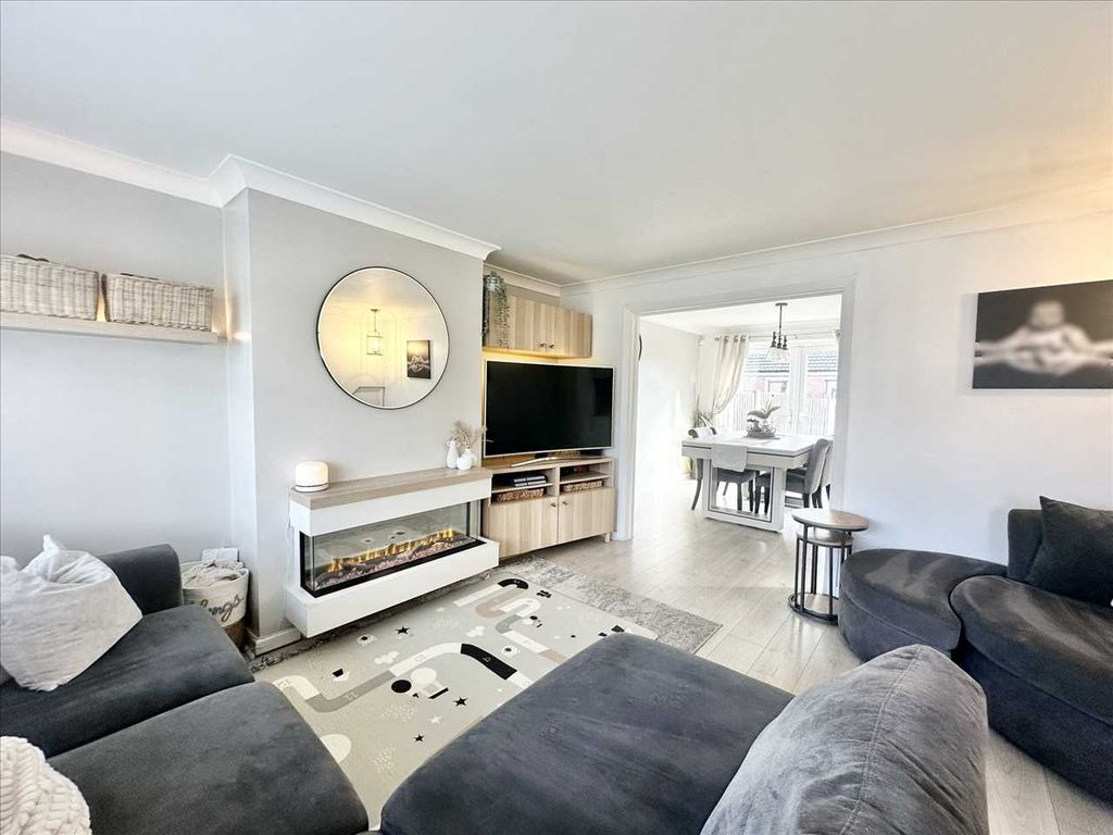 Property photo 2 of 31