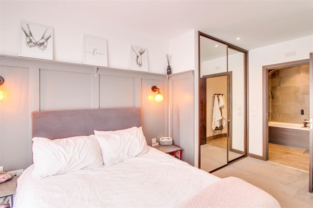 Property photo 3 of 15 Bespoke Fitted Wardrobes