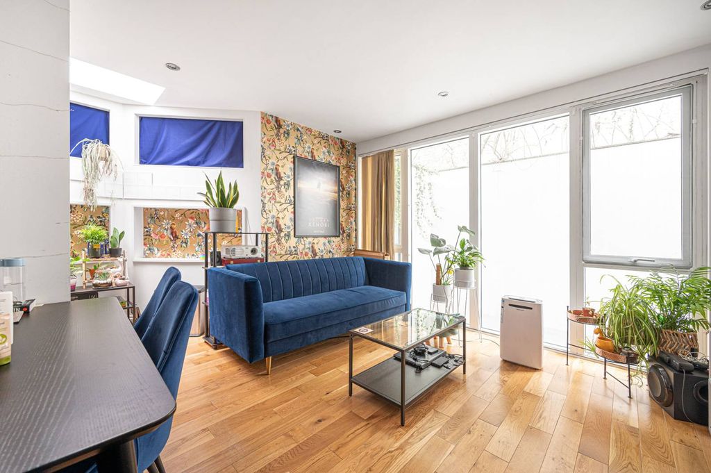 Property photo 2 of 6