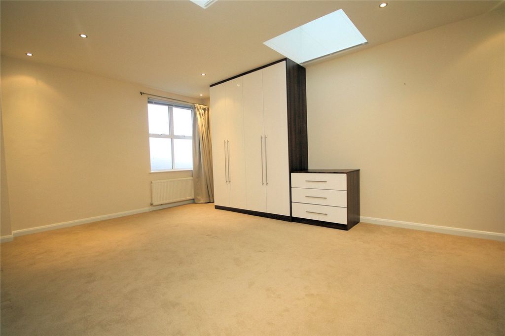 Property photo 2 of 8 Picture No. 01