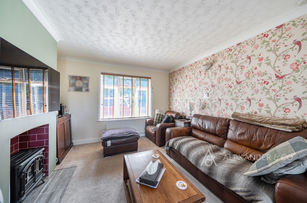 Property photo 3 of 12 00B7c820-d45E-438...