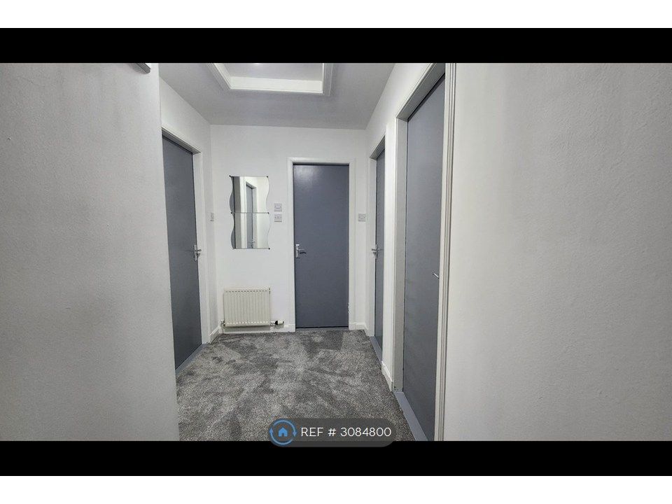 Property photo 1 of 9 Hallway