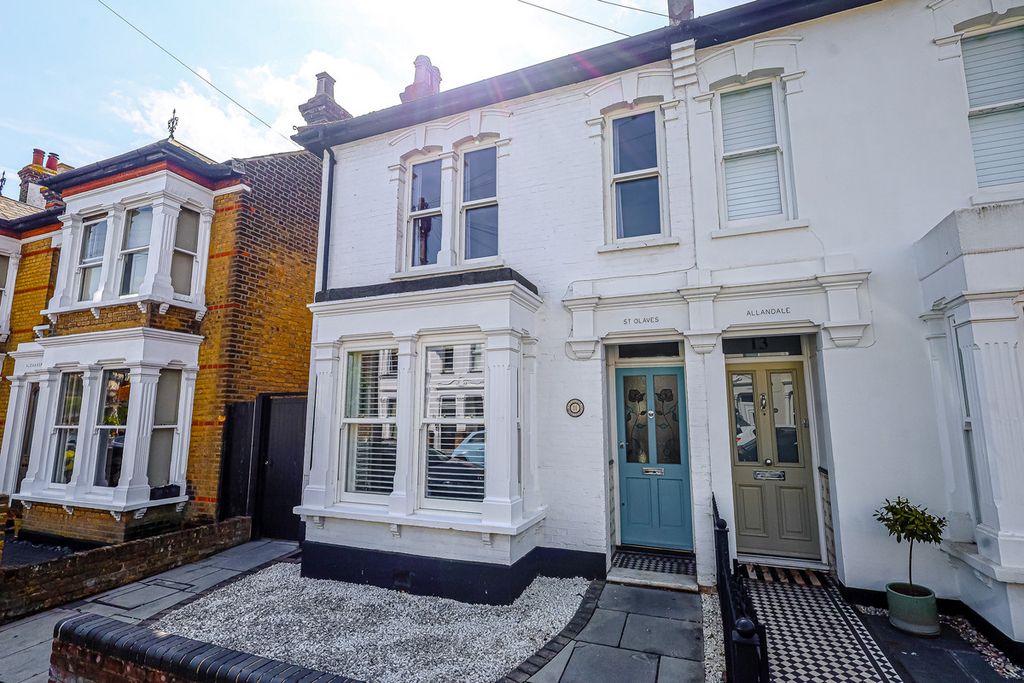 Property photo 1 of 17
