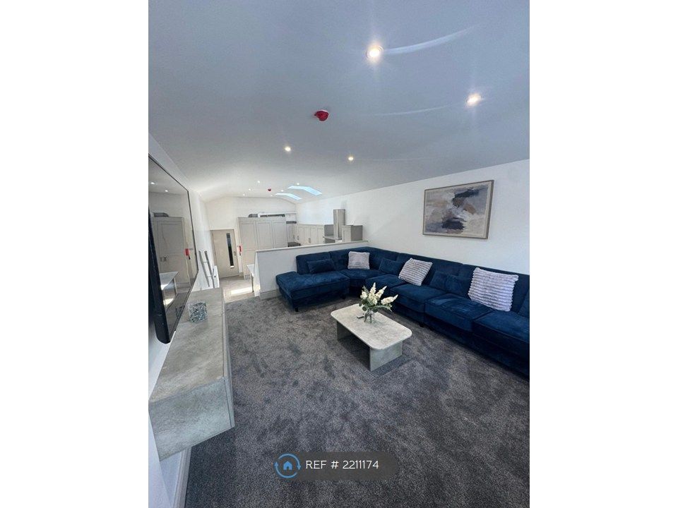 Property photo 1 of 23 Communal Kitchen Lounge
