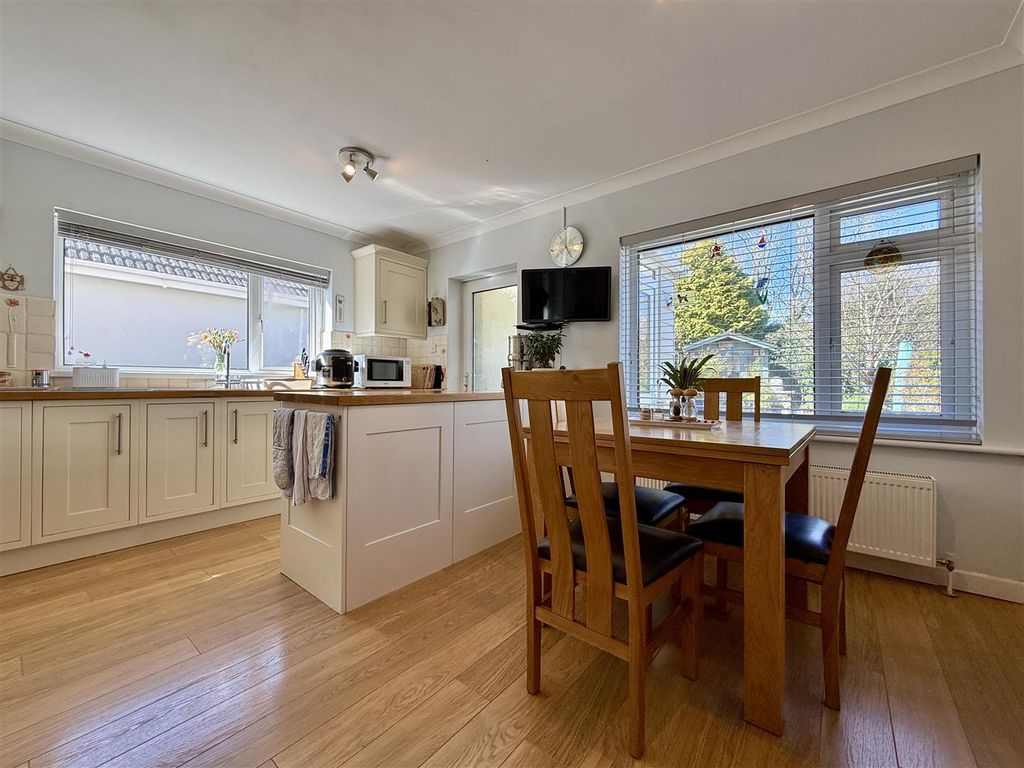 Property photo 2 of 25 Kitche Diner.Jpg