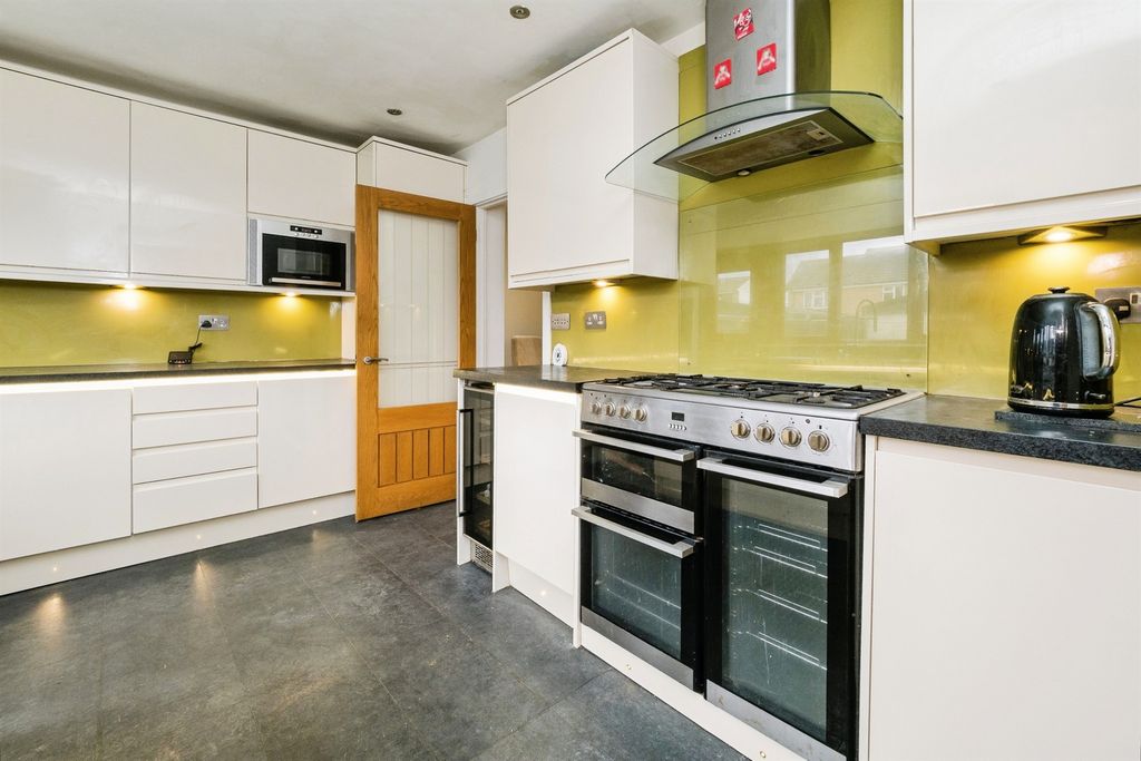 Property photo 2 of 21