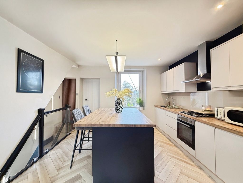 Property photo 3 of 30 4949274