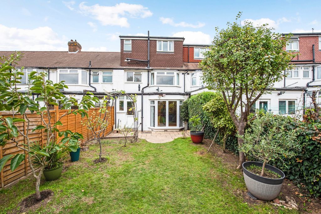 Property photo 2 of 18