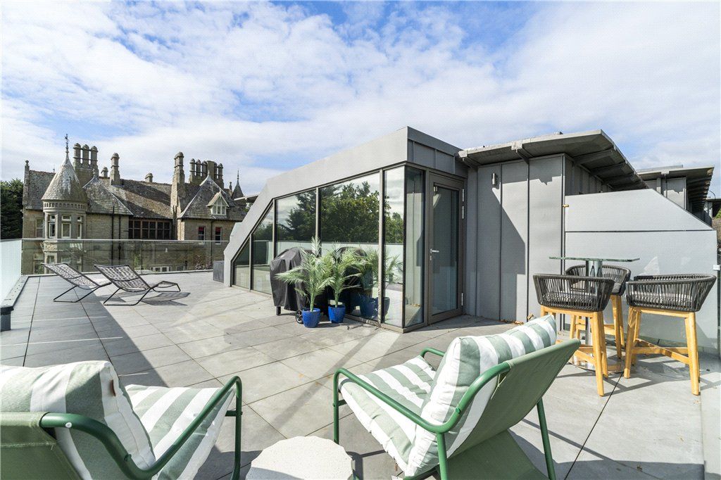 Property photo 2 of 23 Roof Terrace