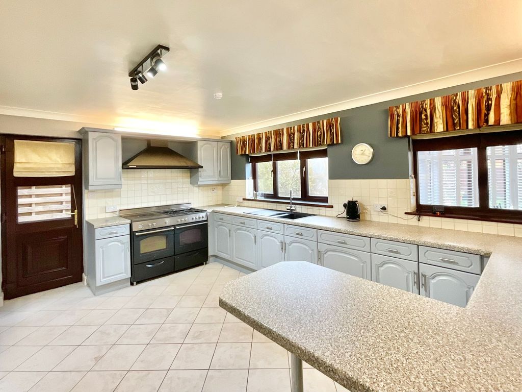 Property photo 2 of 27