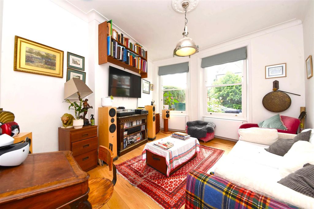 Property photo 2 of 12 44_Sedgemere_Avenue_Pic_11.Jpg