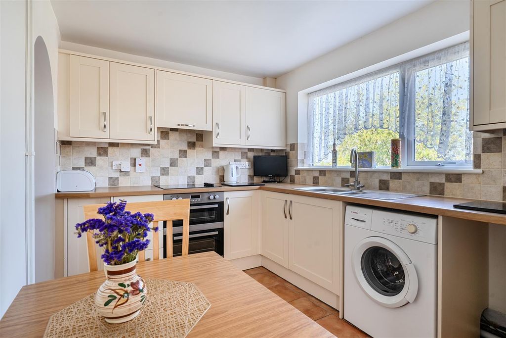 Property photo 3 of 18 Kitchen/Breakfast Room