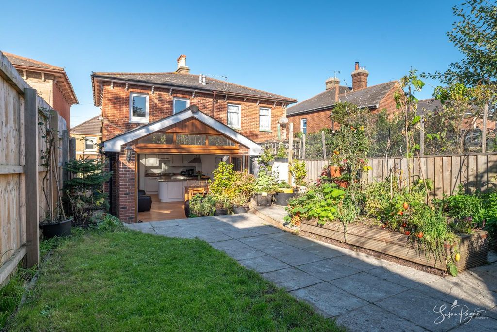 Property photo 2 of 25 Garden