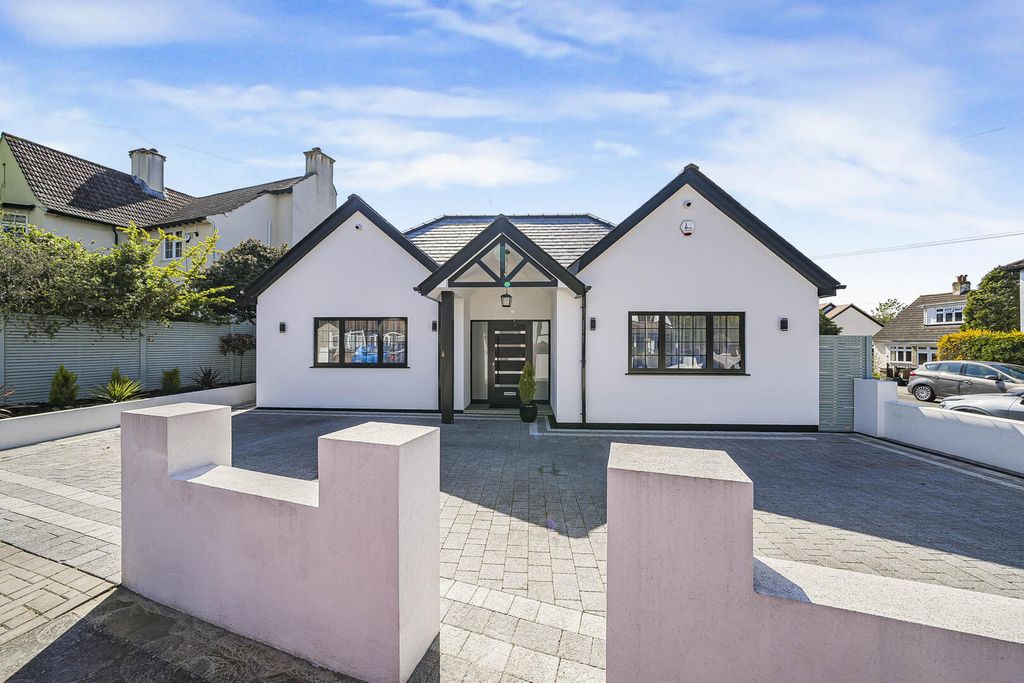 Property photo 1 of 17 Front (Exterior)