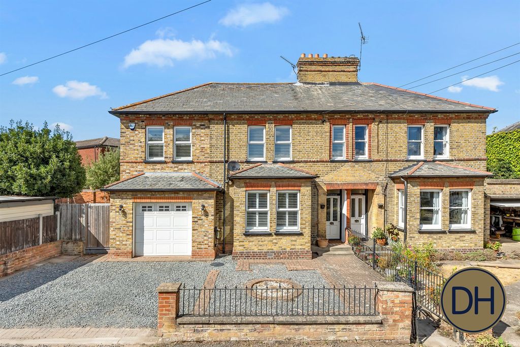 Property photo 1 of 26 Bushey Lea - Ongar