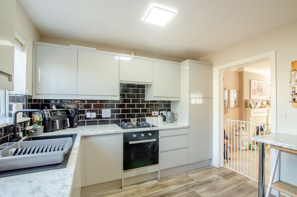 Property photo 2 of 13 45 Helman Tor View Tps 01208 74182-44