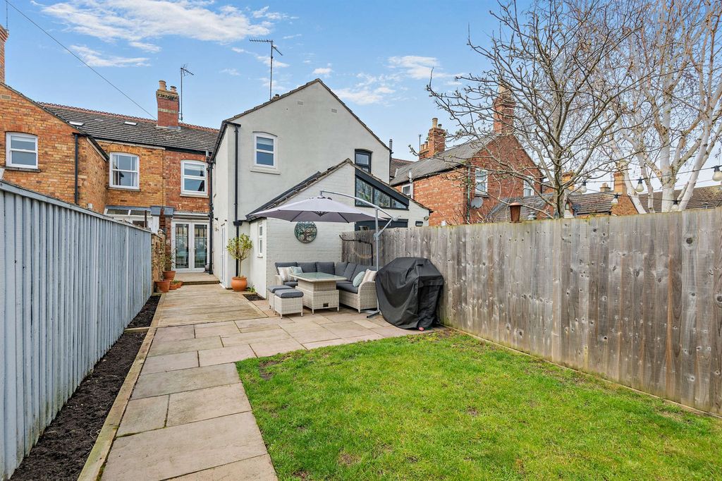 Property photo 2 of 17