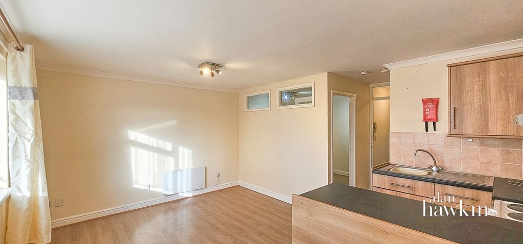 Property photo 3 of 6 Trbnowm-107