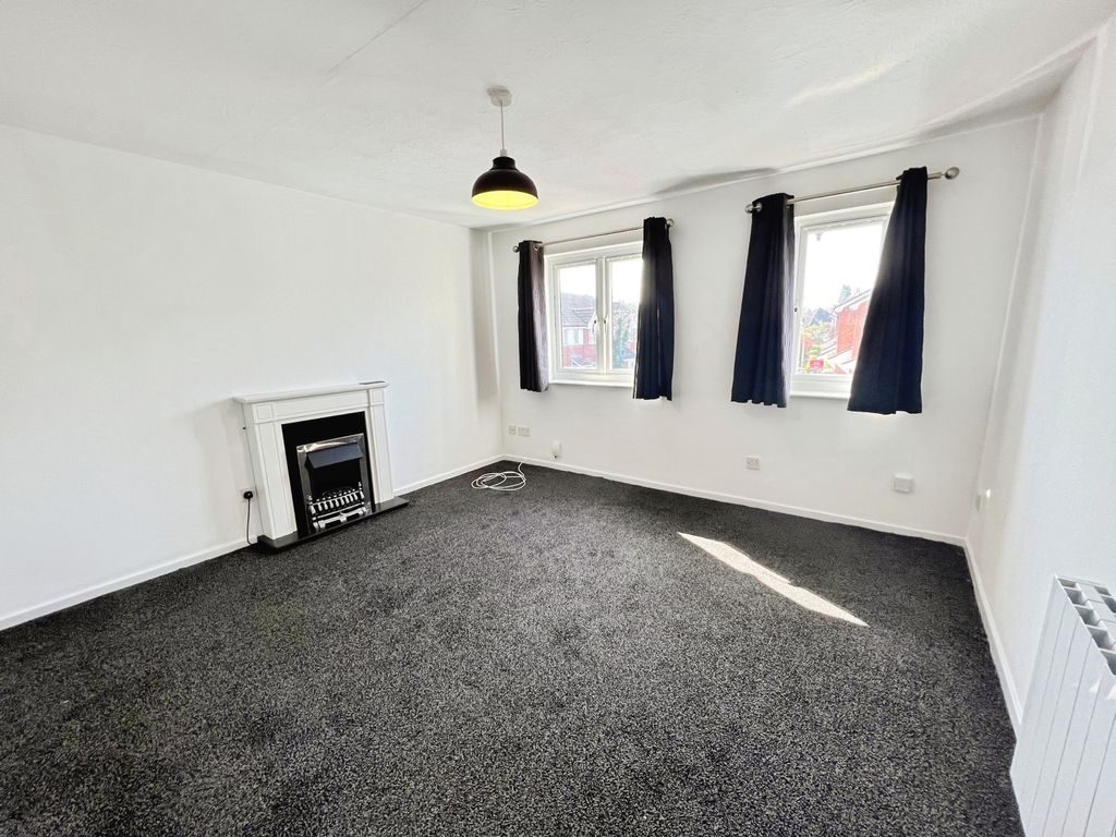Property photo 3 of 6 Lounge