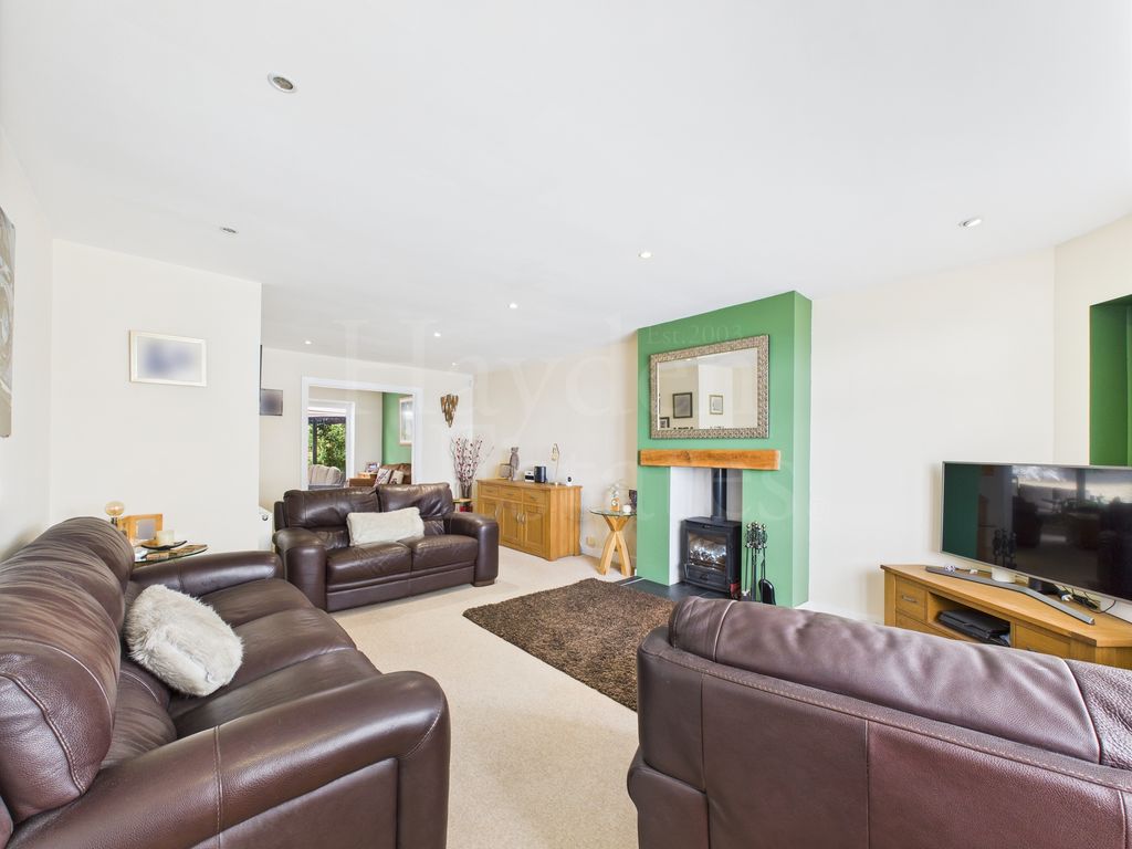 Property photo 2 of 25