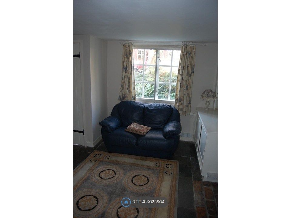 Property photo 3 of 12 Lounge