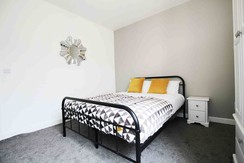 Property photo 2 of 14 1013