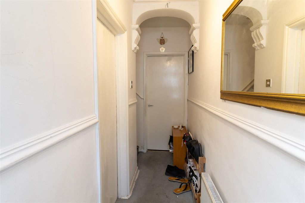 Property photo 2 of 9 Hallway