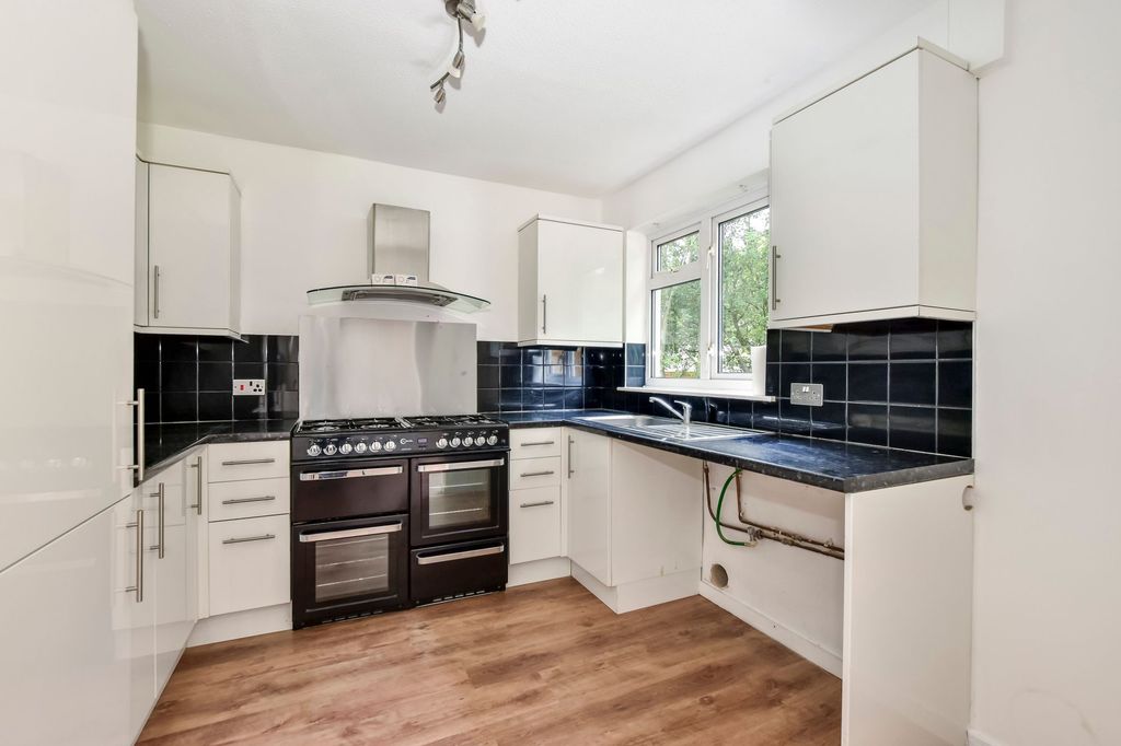 Property photo 3 of 21 Kitchen