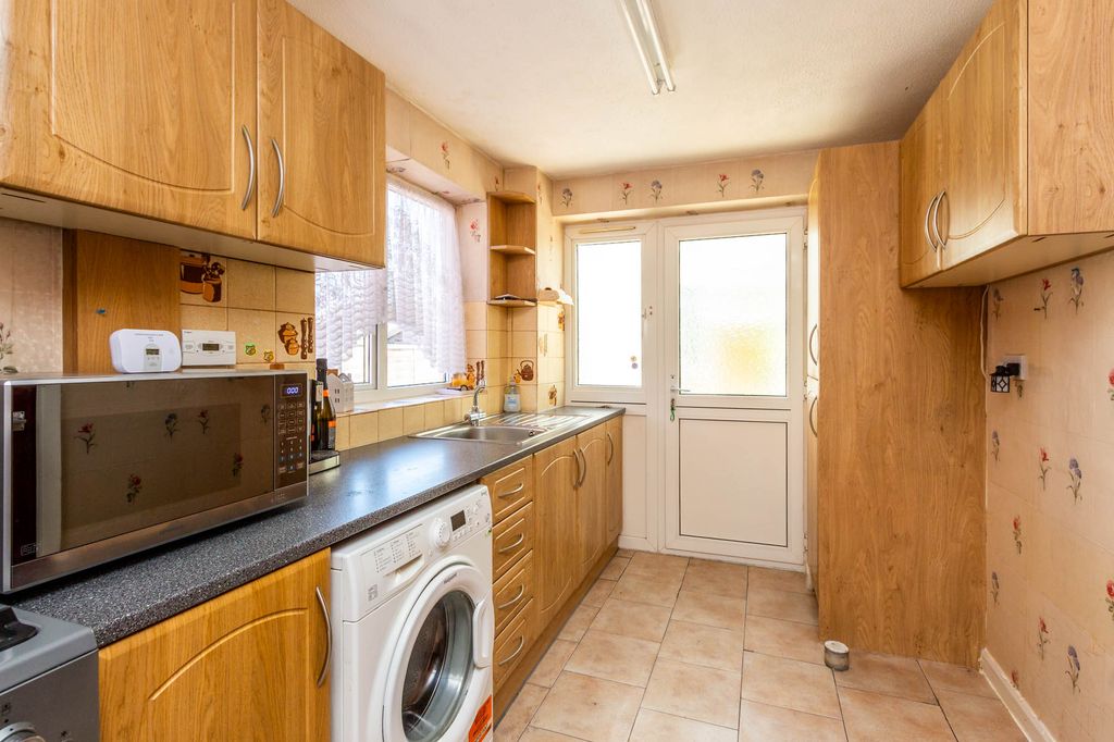 Property photo 3 of 12 Kitchen