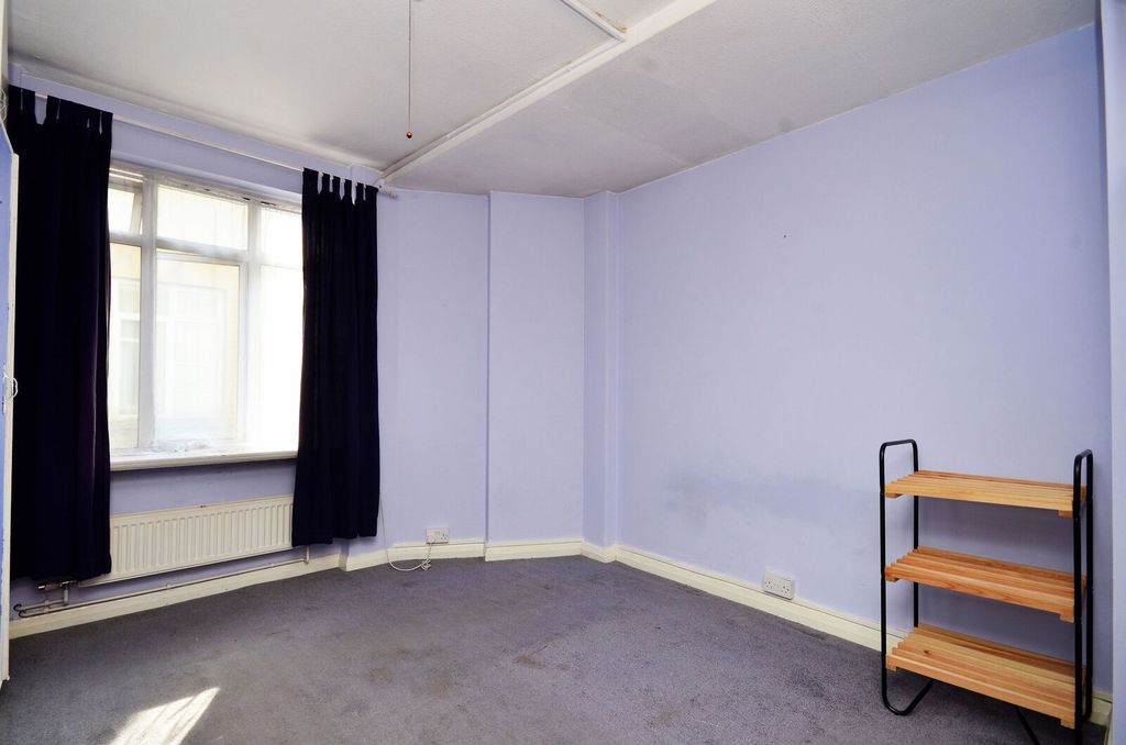 Property photo 3 of 5