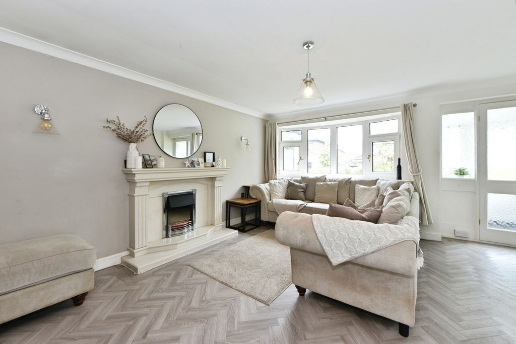 Property photo 3 of 18 Pbox-Img.Jpg