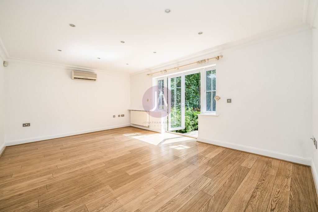 Property photo 1 of 18 Picture No. 04