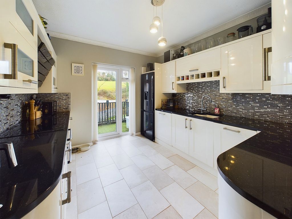Property photo 2 of 30 Kitchen