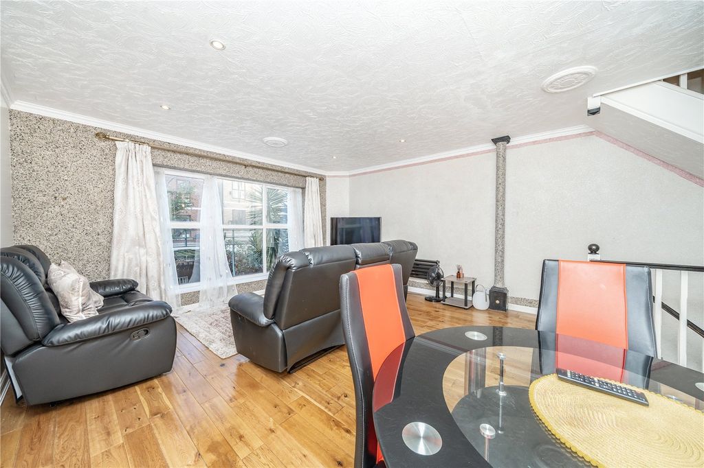 Property photo 2 of 11 Reception