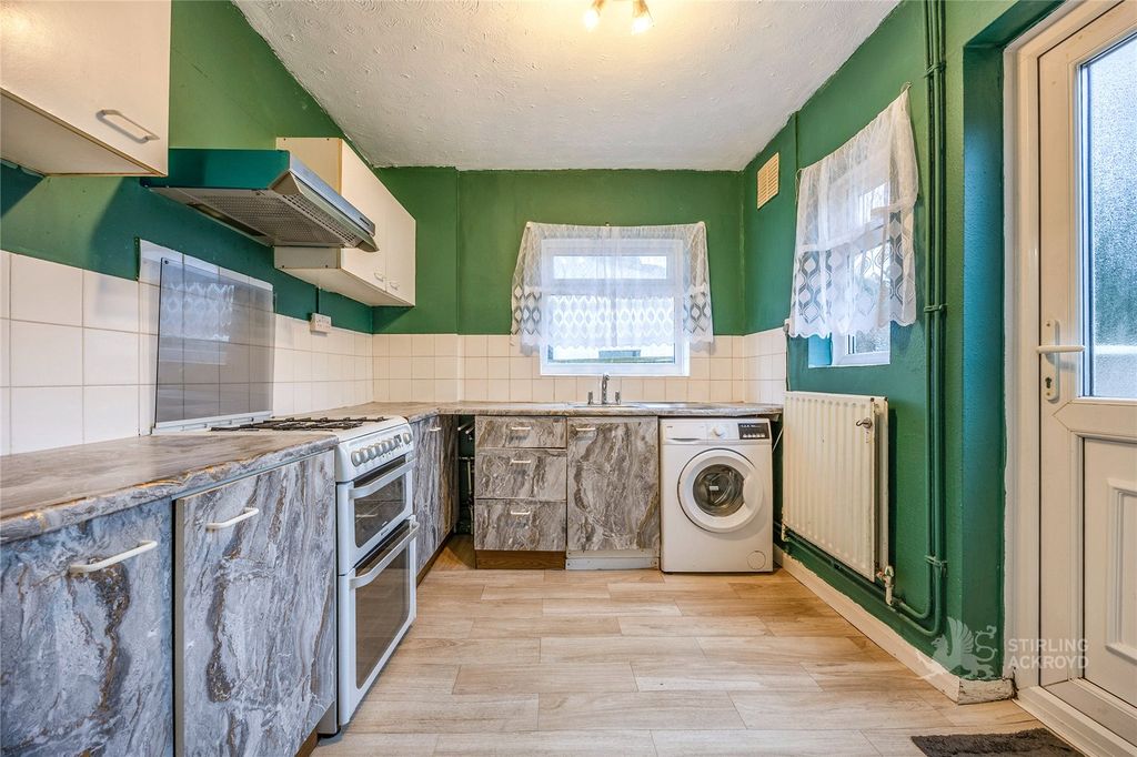 Property photo 3 of 20 Kitchen