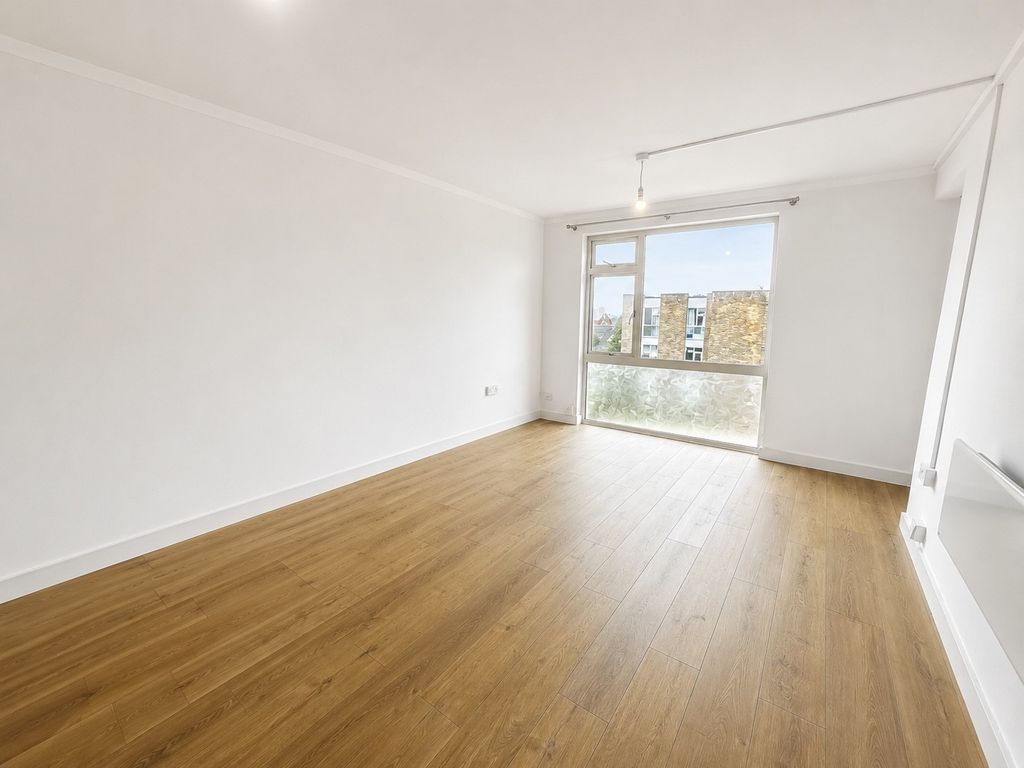 Property photo 1 of 6 Balcony