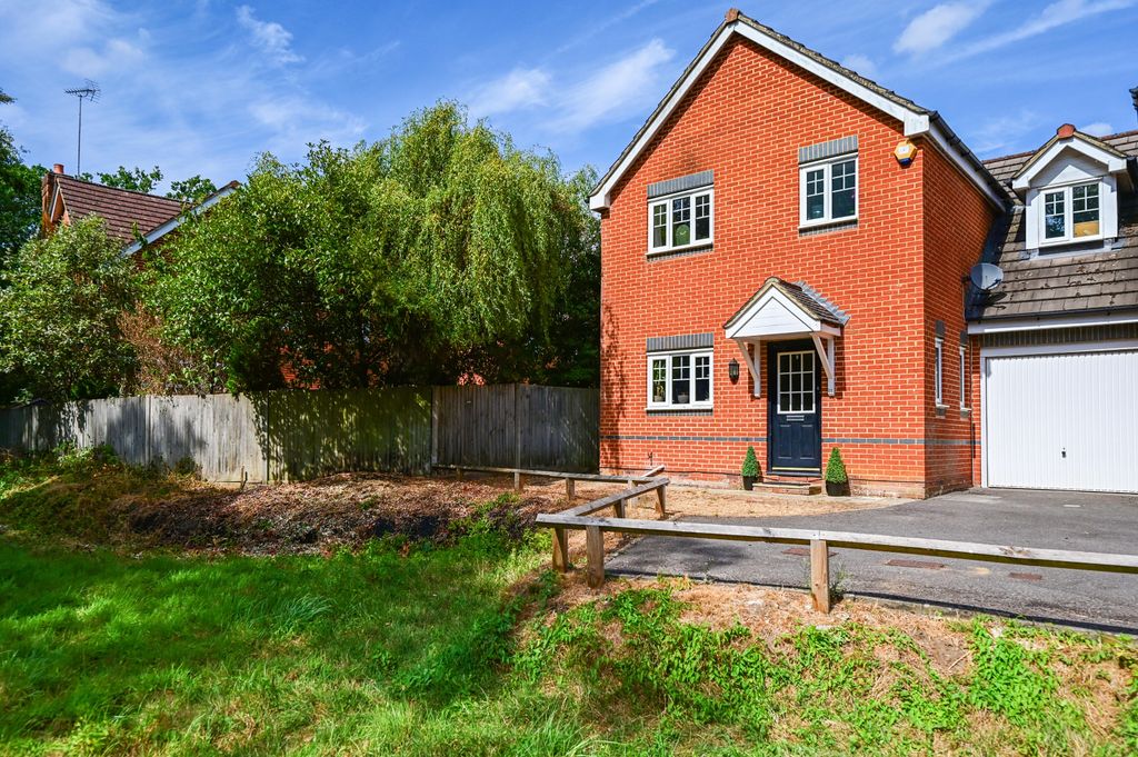 Property photo 1 of 13 11 Old Forge End (1)