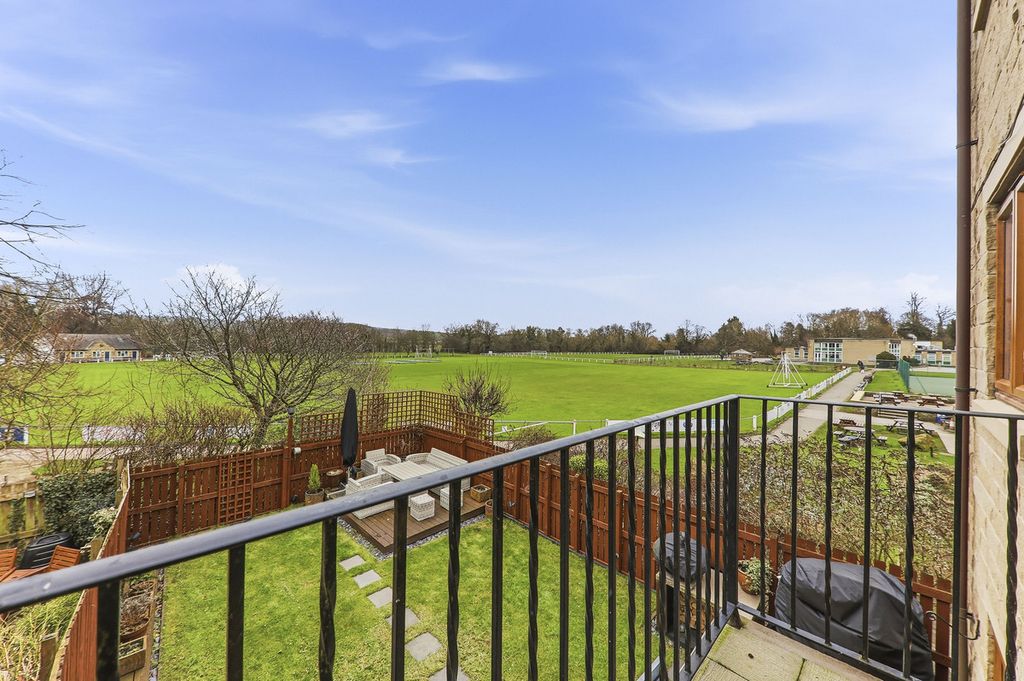 Property photo 1 of 28