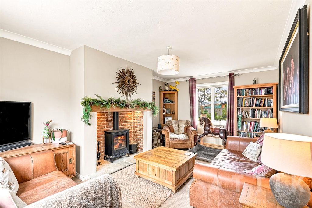 Property photo 3 of 55 Highfields_049.Jpg