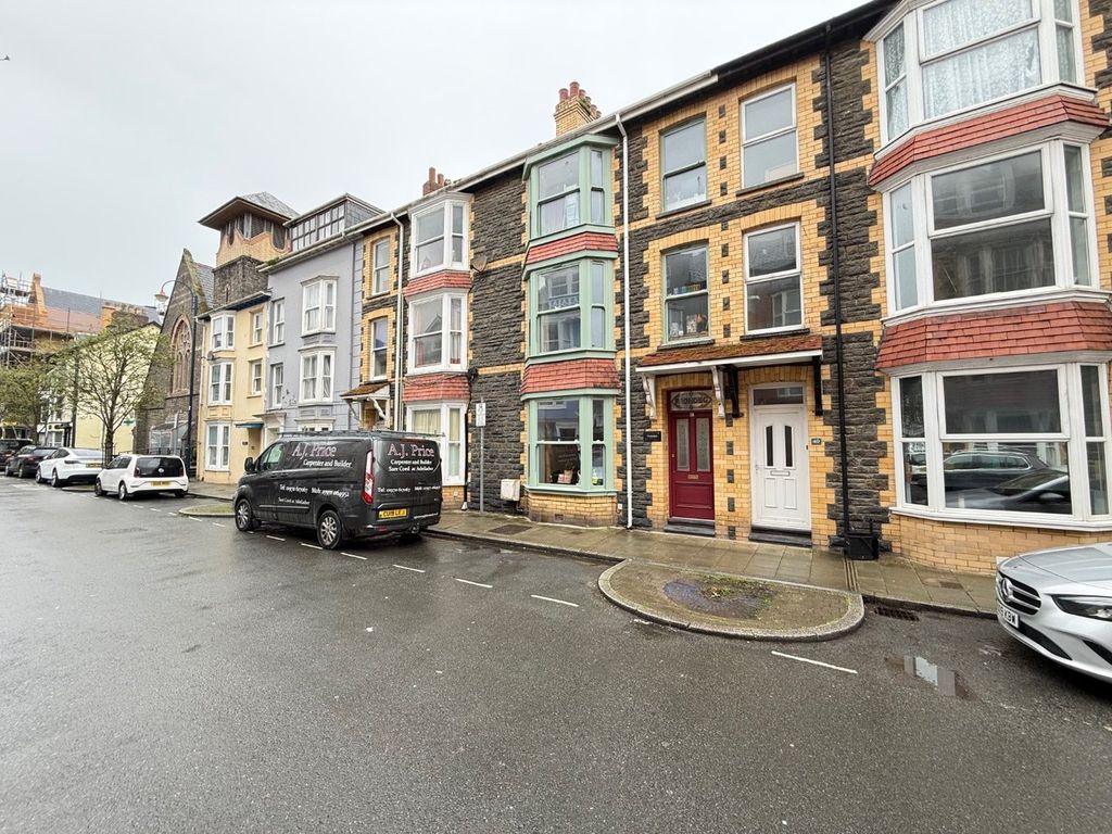 Property photo 2 of 32