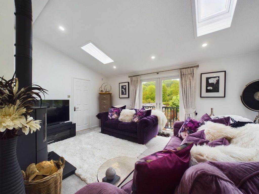 Property photo 3 of 44 Sitting Room