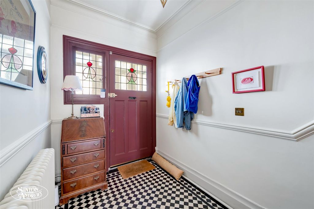 Property photo 3 of 17 4 Woodstock Avenue-19.Jpg