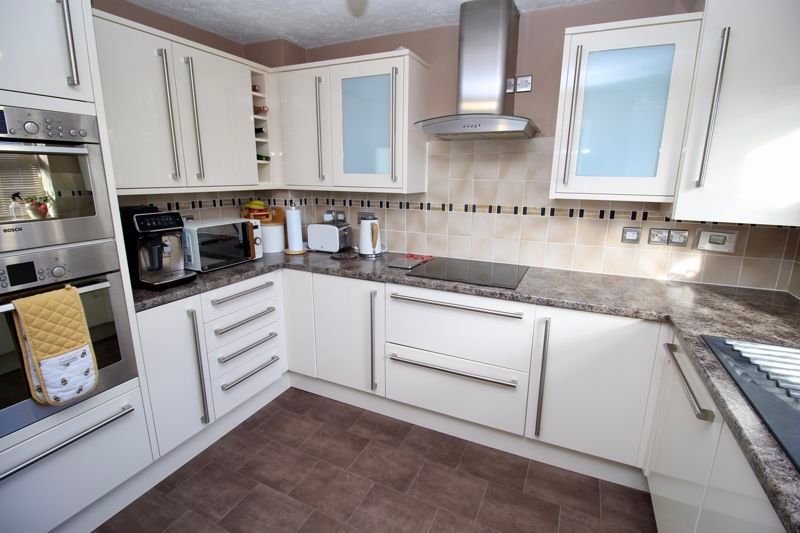 Property photo 2 of 14 Kitchen