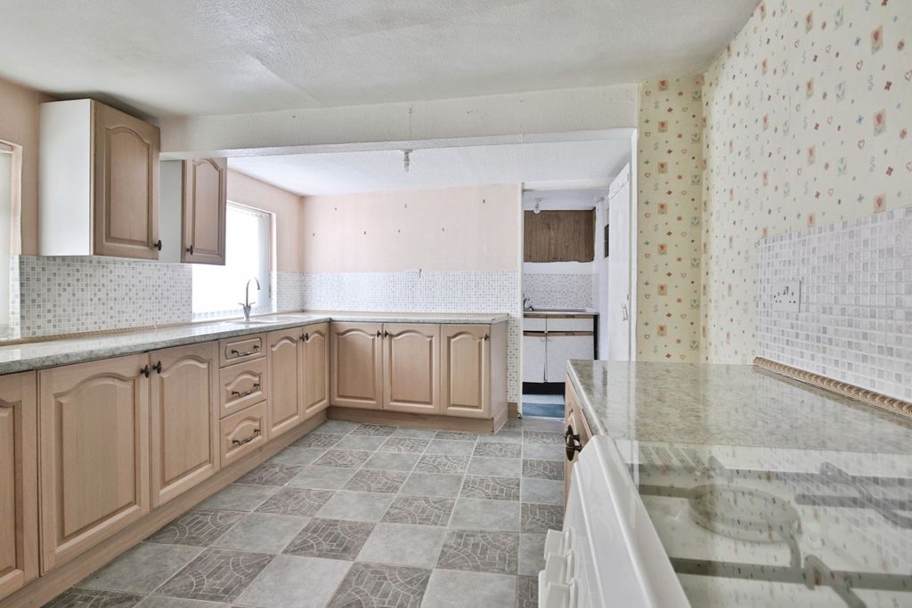 Property photo 3 of 20 4227217