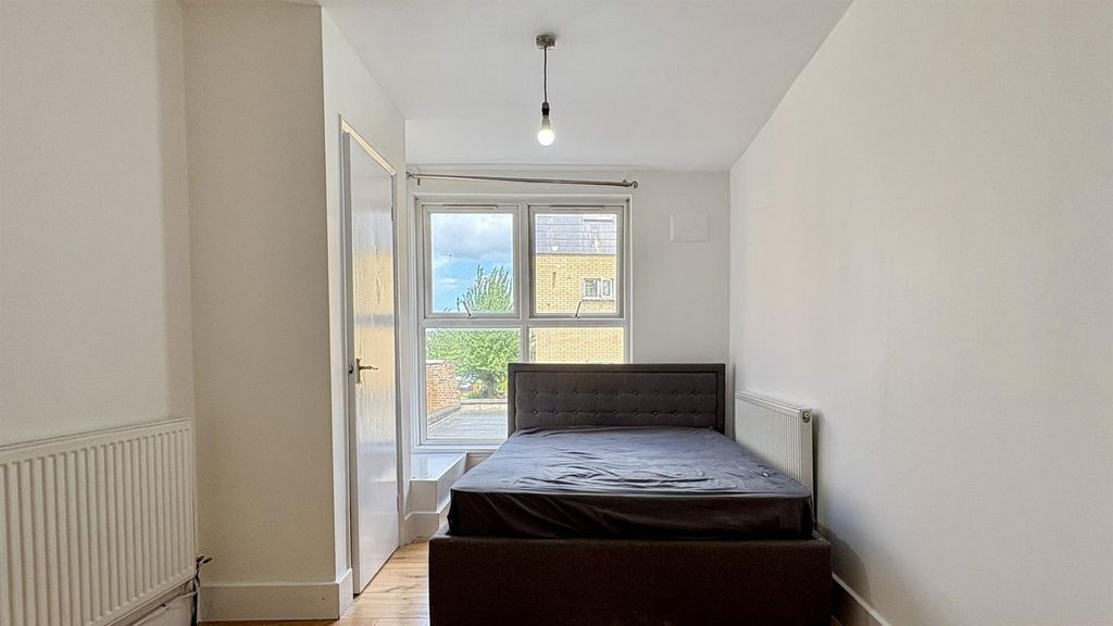 Property photo 1 of 9 Property To Rent In East India Dock Road