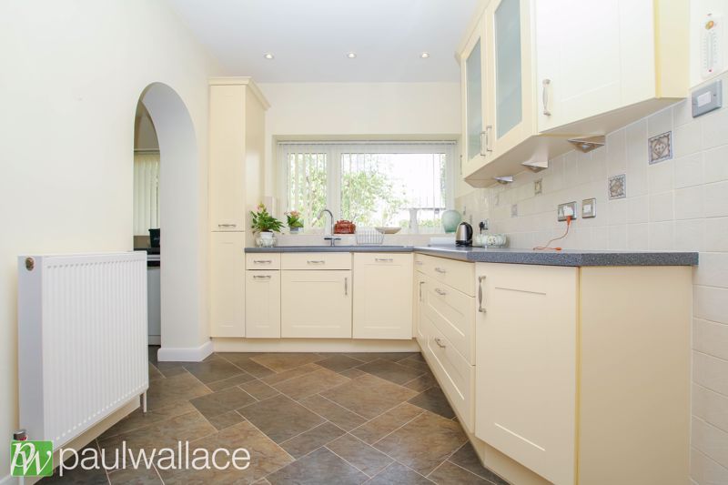 Property photo 3 of 19 Kitchen