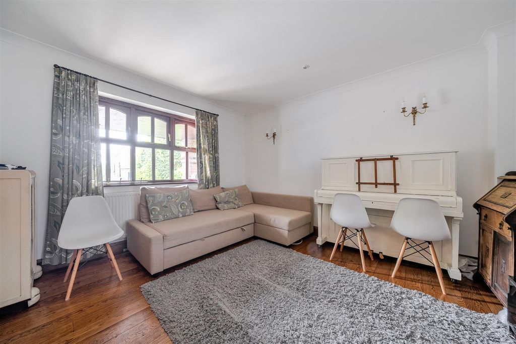 Additional image 6 of 7 bed detached house for saleHeadley Road, Liphook GU30