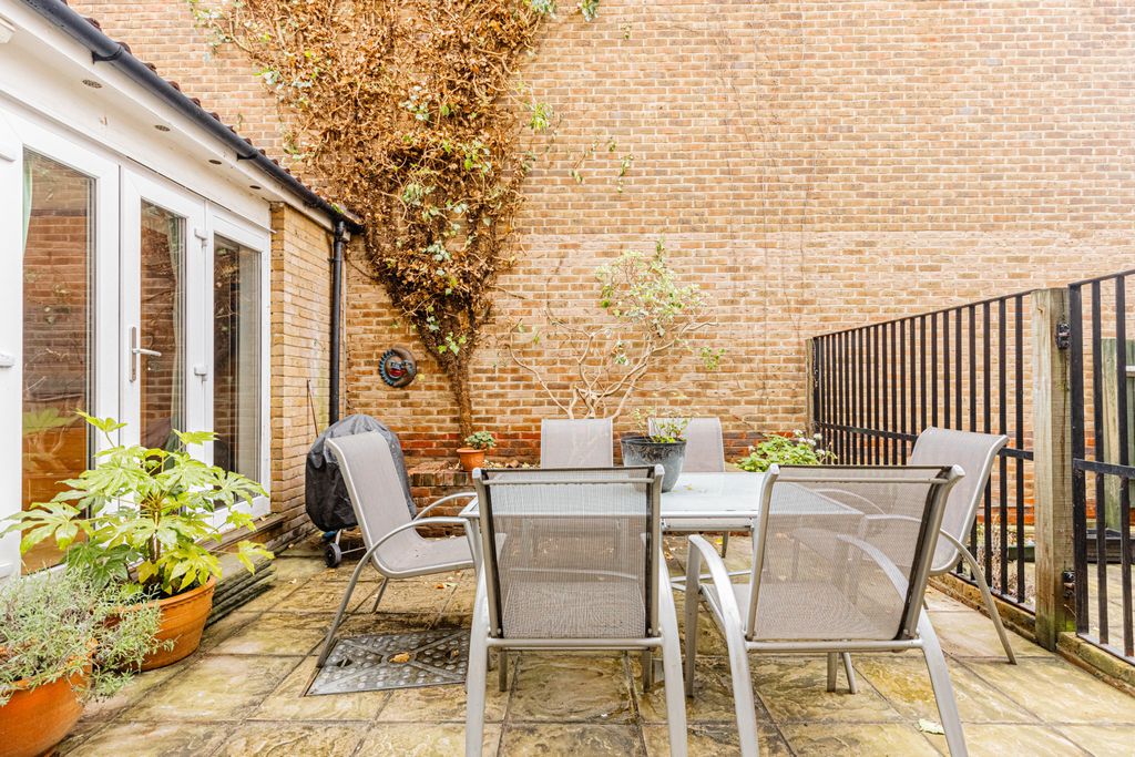 Property photo 2 of 16